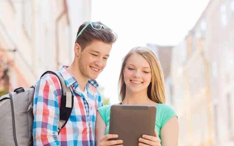 Meeting Travelers Needs With Your Website Isn't Easy|Traveler Smartphones Sites Apps Download|Meeting Travelers Needs With Your Website Isn't Easy